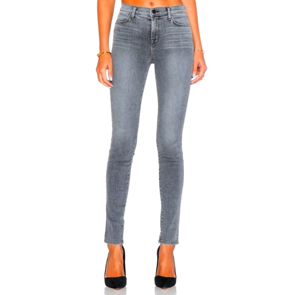 J brand Maria High Rise Jeans in excellent condition. Rise 9.75" inseam 30 "